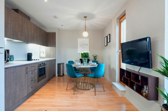 1 Bedroom Flat To Rent In Oyster Court, Crampton Street, London, SE17