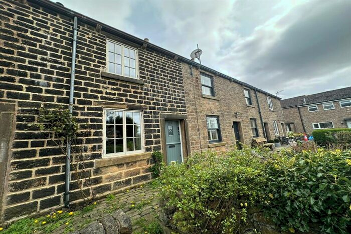 2 Bedroom Terraced House To Rent In Castle Hill, Glossop, SK13