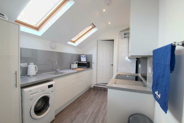 2 Bedroom Flat To Rent In St Lenoards Road, NN4