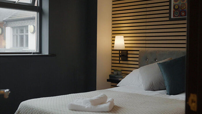1 Bedroom Apartment To Rent In Lion Court, Warstone Lane, Birmingham, West Midlands, B18
