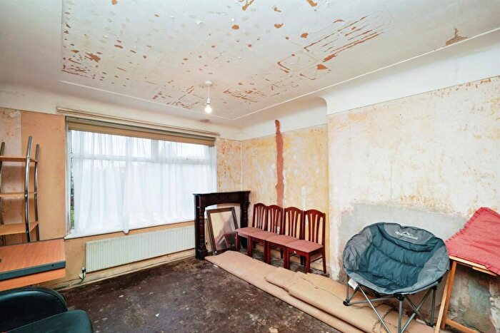 2 Bedroom Semi-Detached Bungalow For Sale In Sandbrook Lane, Wirral, CH46