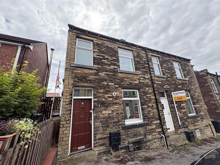 1 Bedroom End Of Terrace House To Rent In Edward Street, Little Town, Liversedge, WF15