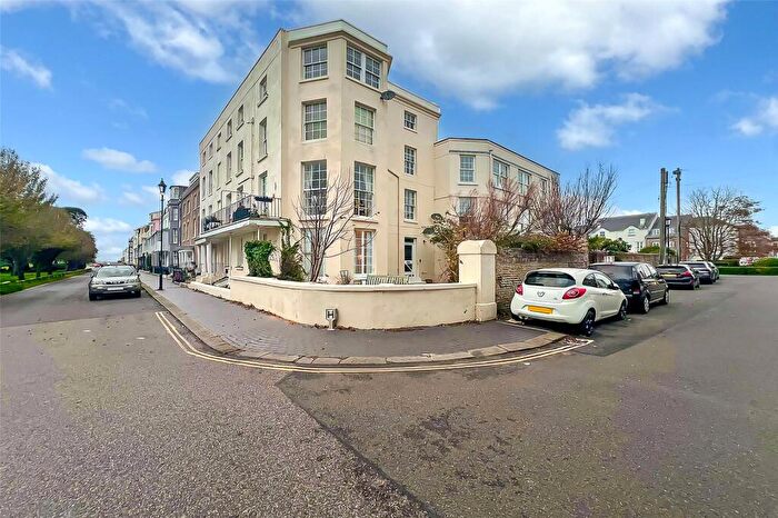 1 Bedroom Apartment For Sale In Norfolk Place, Littlehampton, West Sussex, BN17