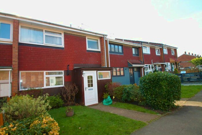 3 Bedroom End Of Terrace House To Rent In Emmbrook Road, Wokingham, RG41