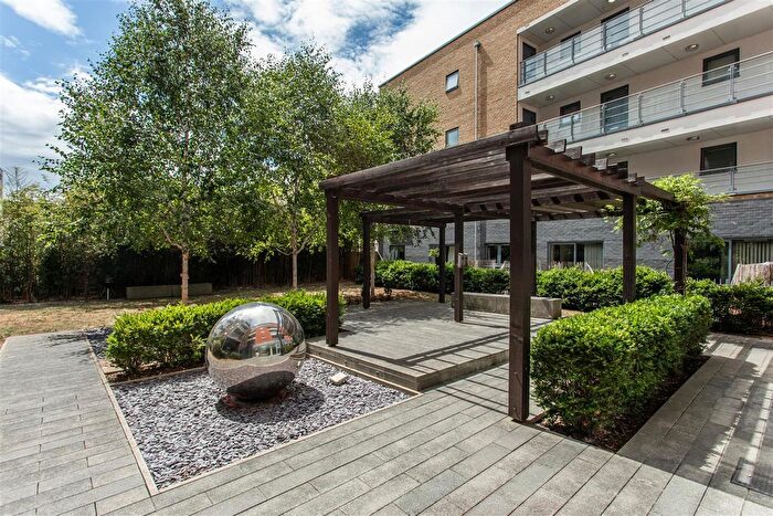 2 Bedroom Flat For Sale In Heath Place, Mile End, E3