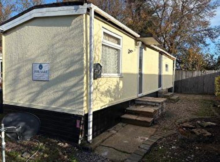 1 Bedroom Park Home For Sale In Crouch Caravan Park, Pooles Lane, Hullbridge, Hockley, SS5