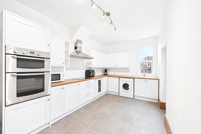 4 Bedroom House To Rent In London Road, Far Cotton, Northampton, NN4