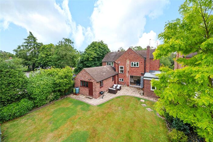 4 Bedroom Detached House For Sale In Gerrards Cross Road, Stoke Poges, SL2