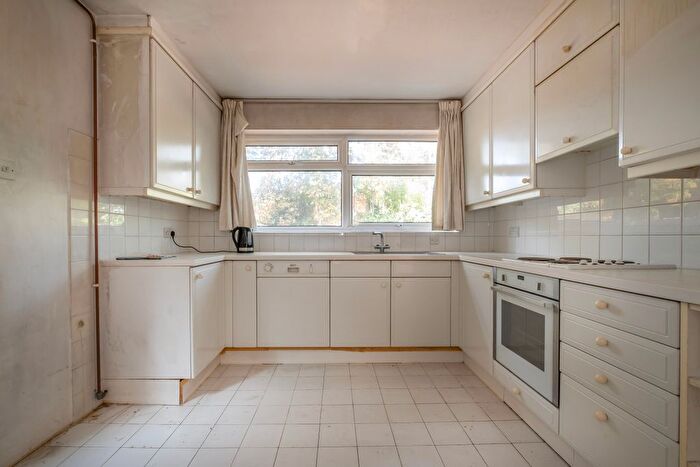4 Bedroom Detached House For Sale In Martingales Close, Richmond, TW10