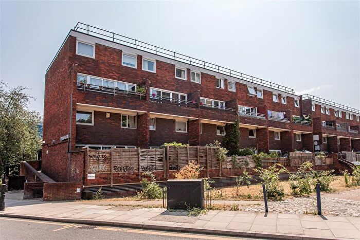3 Bedroom Maisonette For Sale In Ollerton Green, Bow, E3