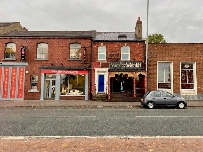 3 Bedroom Flat To Rent In Top Floor Flat, Burley Road, Leeds, LS3