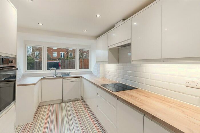 4 Bedroom House To Rent In Mulberry Close, East Dulwich, London, SE22