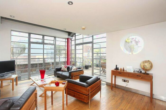 2 Bedroom Apartment To Rent In Gee Street, Clerkenwell, London, EC1V