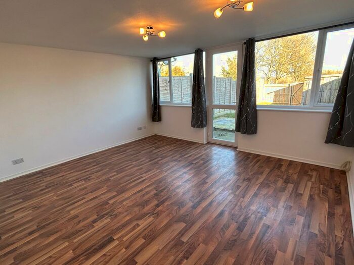 3 Bedroom House To Rent In Arrow Place, MK2