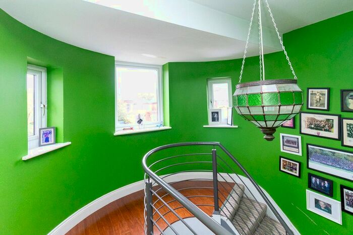5 Bedroom Detached House For Sale In Edgwarebury Lane, Edgware, HA8