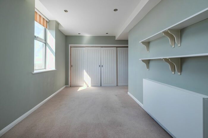 1 Bedroom Flat To Rent In Streatham High Road, London, SW16