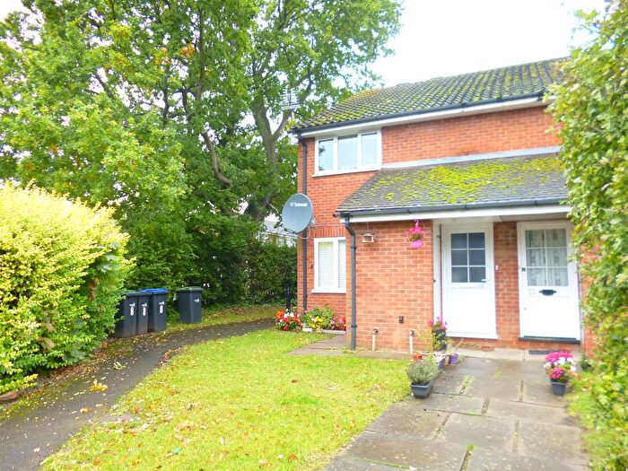 1 Bedroom Maisonette To Rent In Green Road, Southgate, N14