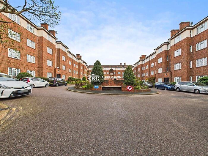 2 Bedroom Flat To Rent In Brent Street, London, NW4