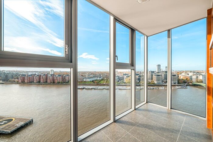 3 Bedroom Flat To Rent In Falcon Wharf, Lombard Road, Battersea, Wandsworth, SW11
