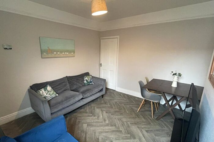 1 Bedroom Terraced House To Rent In Large Bed Student House // Jul, LN5
