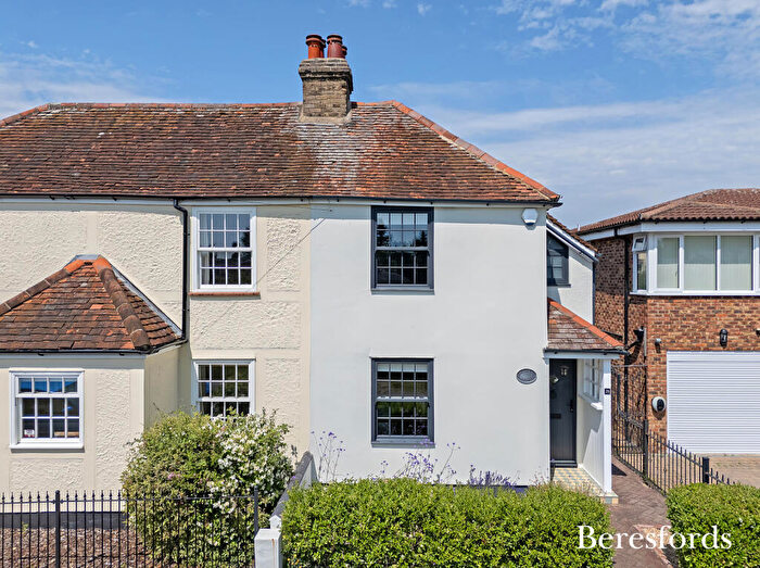 2 Bedroom Semi-Detached House For Sale In Victoria Road, Writtle, CM1