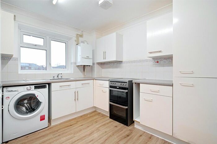 3 Bedroom Terraced House To Rent In Dunstans Drive, Winnersh, Wokingham, Berkshire, RG41