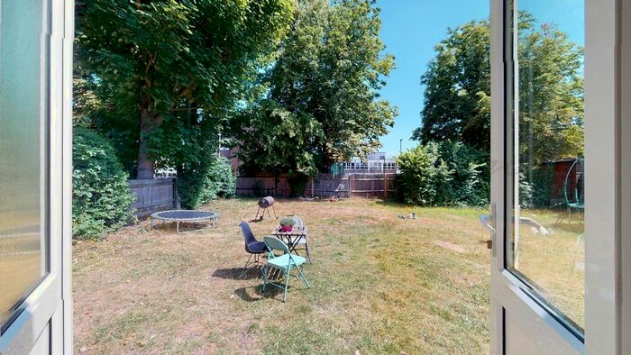 1 Bedroom Studio To Rent In Green Lanes, Palmers Green, N13