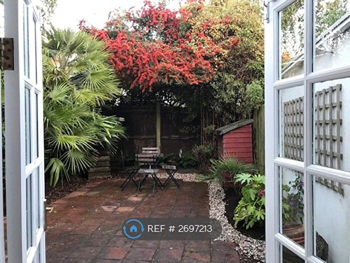 2 Bedroom Flat To Rent In Effra Parade, London, SW2