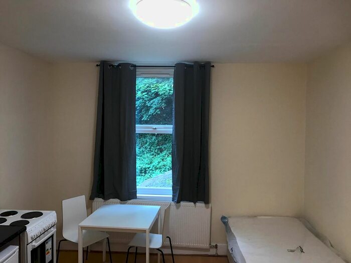 Studio To Rent In Flat, Archway Road, London, N6