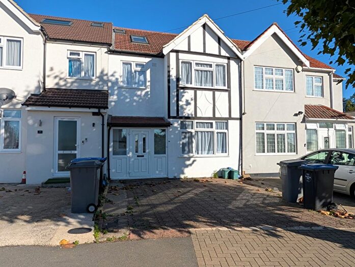 4 Bedroom Terraced House To Rent In Lewgars Avenue, Kingsbury, NW9