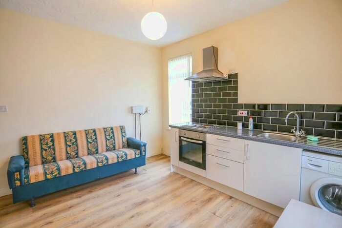 1 Bedroom Flat To Rent In Surrey Road, West Wickham, BR4