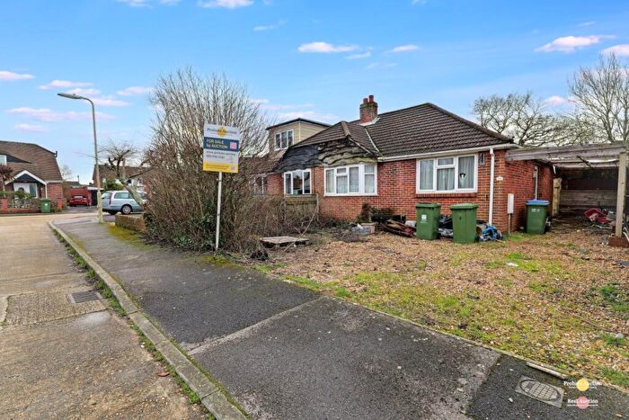 2 Bedroom Bungalow For Sale In Lyndale Road, Park Gate, Southampton, Hampshire, SO31