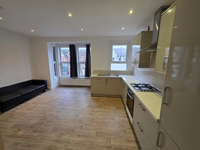 3 Bedroom Flat To Rent In Coleraine Road, Wood Green, N8