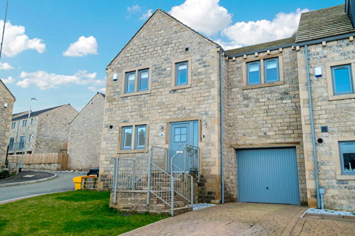 4 Bedroom Link Detached House For Sale In Whistle Bell Court, Skelmanthorpe, HD8