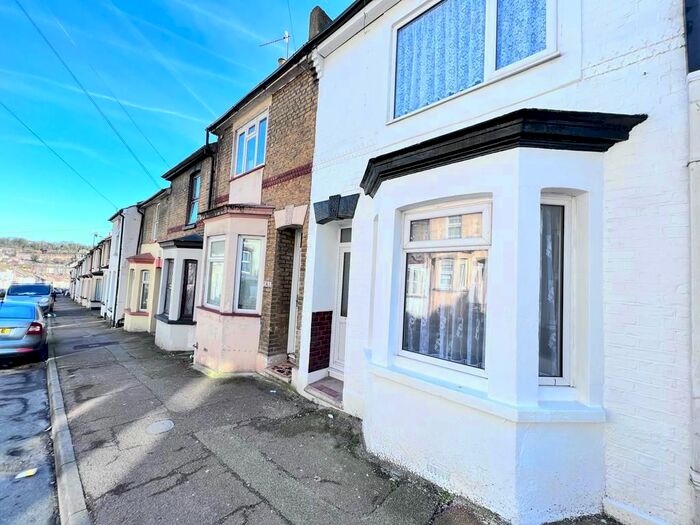 2 Bedroom Terraced House To Rent In Castle Road, Chatham, ME4