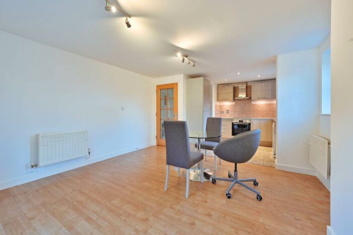 2 Bedroom Flat For Sale In Vale Road, Bushey, WD23