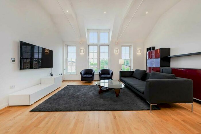 2 Bedroom Flat To Rent In Tollington Road, London, N7