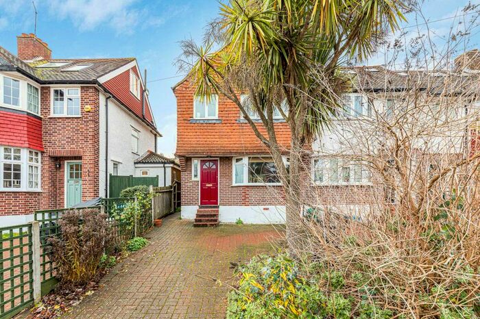 3 Bedroom Detached House To Rent In Lincoln Avenue, Twickenham, TW2