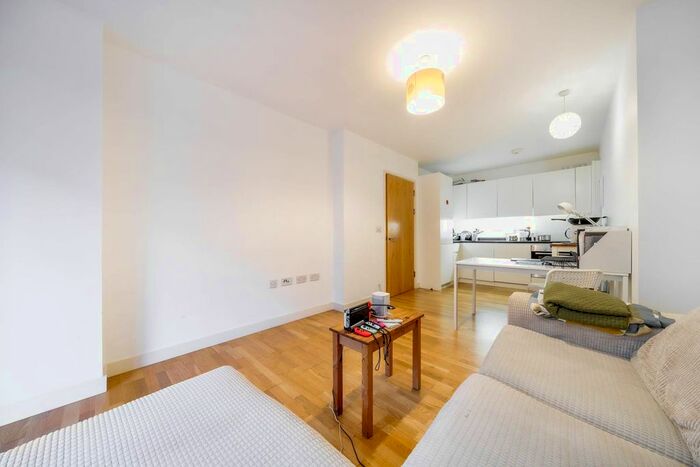 1 Bedroom Flat To Rent In Amelia Street, Elephant And Castle, SE17
