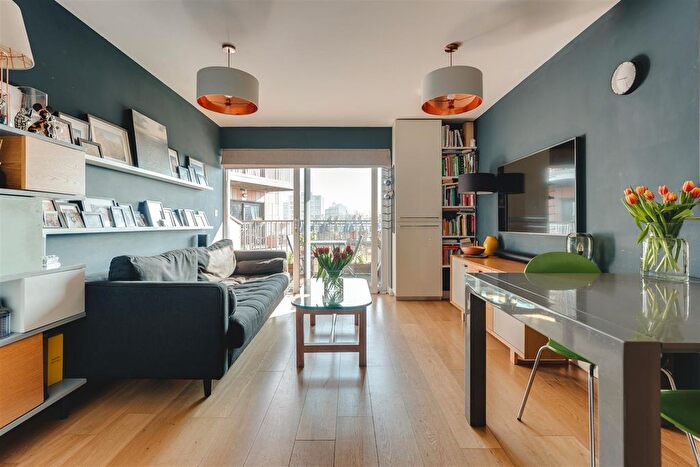 2 Bedroom Flat For Sale In Cresset Road, Hackney, E9