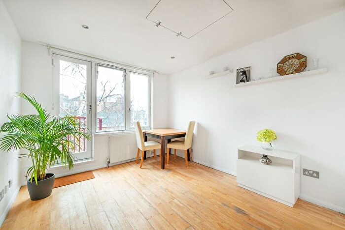 2 Bedroom Flat For Sale In Tavistock Crescent, Notting Hill, London, W11