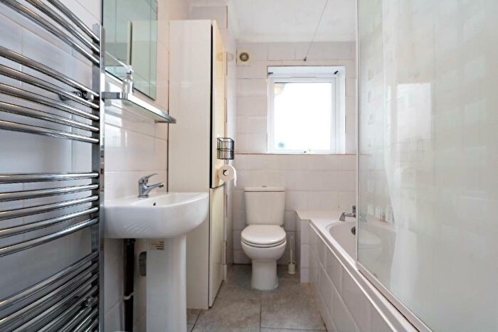 2 Bedroom Apartment To Rent In Maplehurst Close, KT1