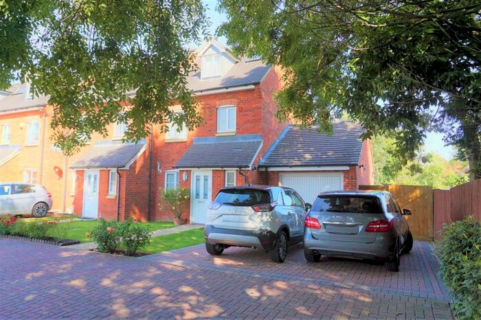 3 Bedroom End Of Terrace House To Rent In Woodman Close, Welwyn Garden City, AL7