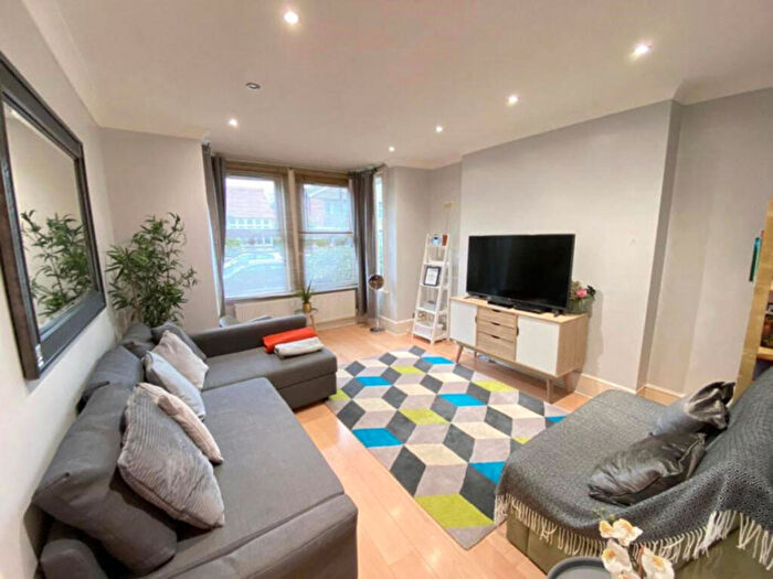 2 Bedroom Flat To Rent In Swinburne Avenue, Broadstairs, CT10