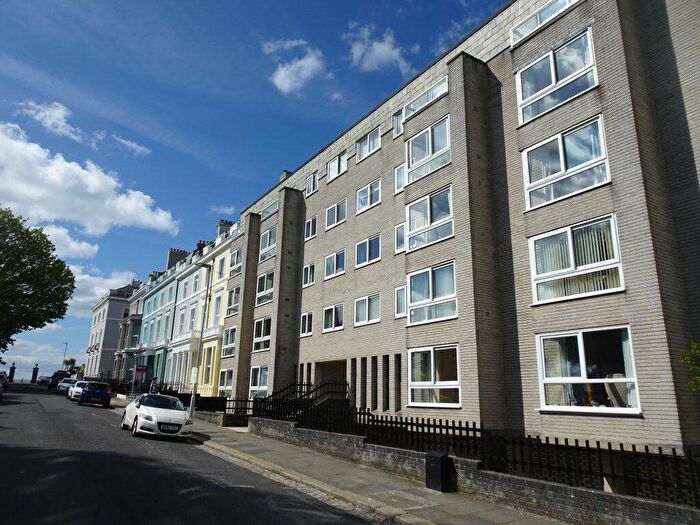 2 Bedroom Flat To Rent In Osborne Court, Plymouth, Devon, PL1
