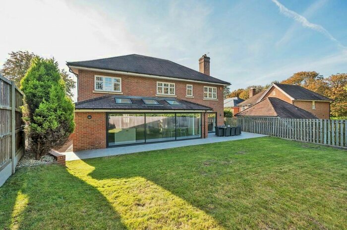 5 Bedroom Detached House For Sale In Harpswood Close, Coulsdon, CR5