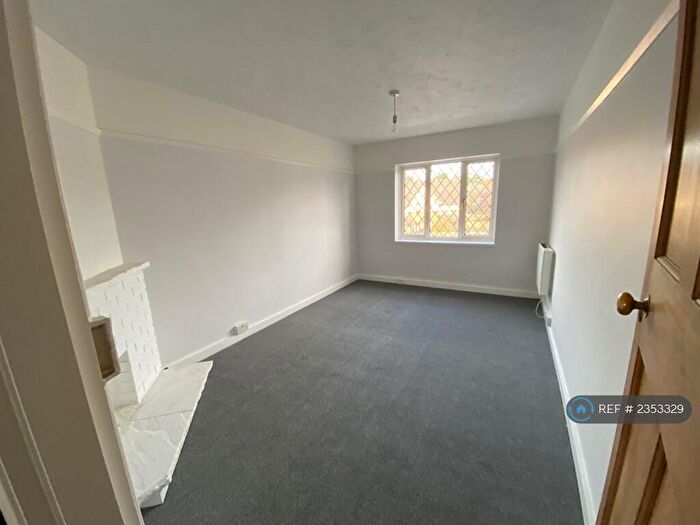 2 Bedroom Flat To Rent In London Road, East Grinstead, RH19