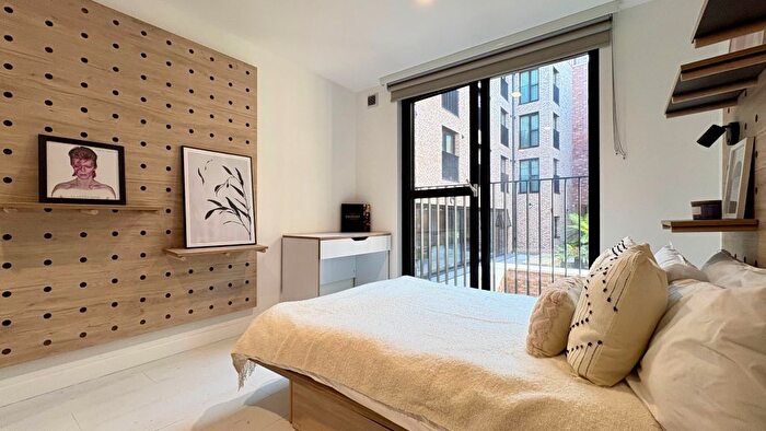 Studio To Rent In Commercial Road, London, E14