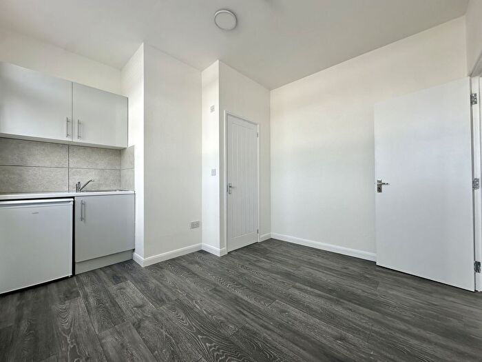 Studio To Rent In Fairway, Petts Wood, BR5