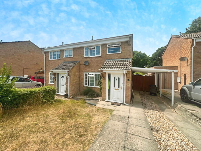 3 Bedroom Semi-Detached House For Sale In Sherwood Way, Langley, Southampton, SO45